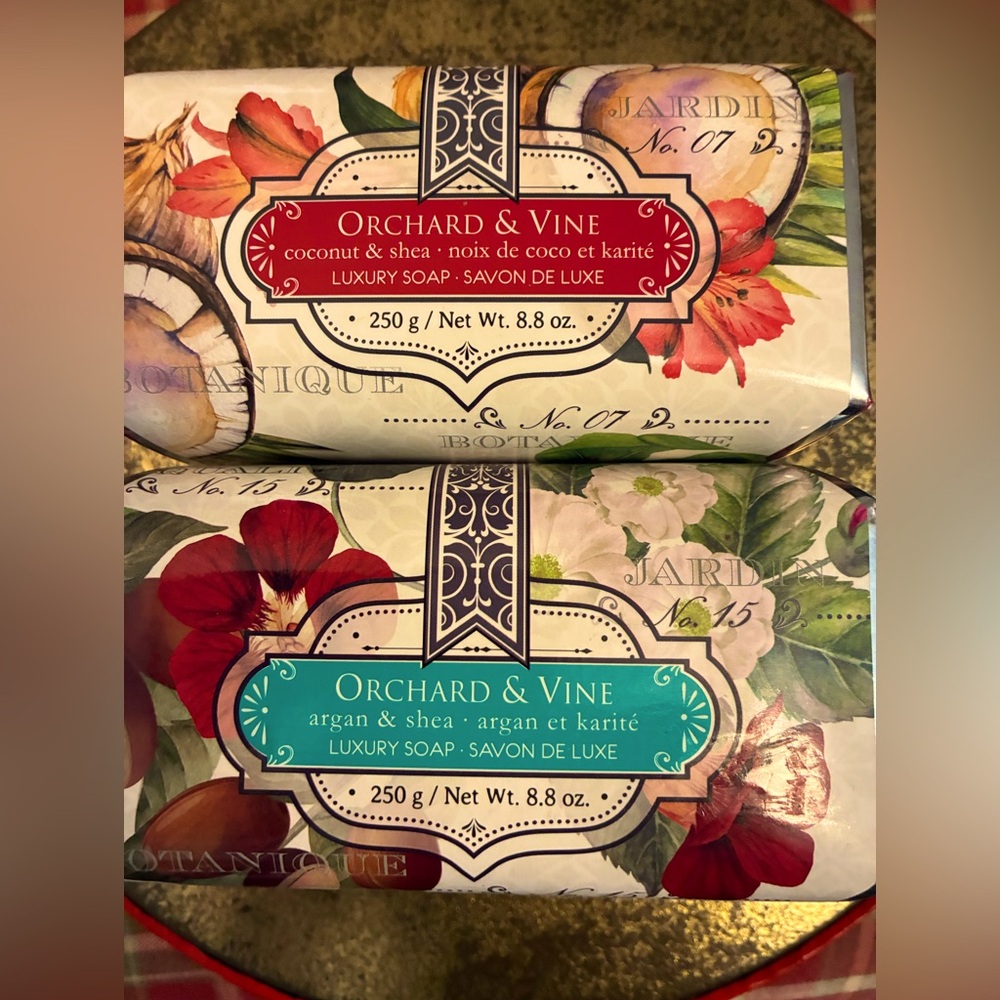 Orchard & Vine Floral Luxury Soap Set - Red and Teal
Argan & Shea